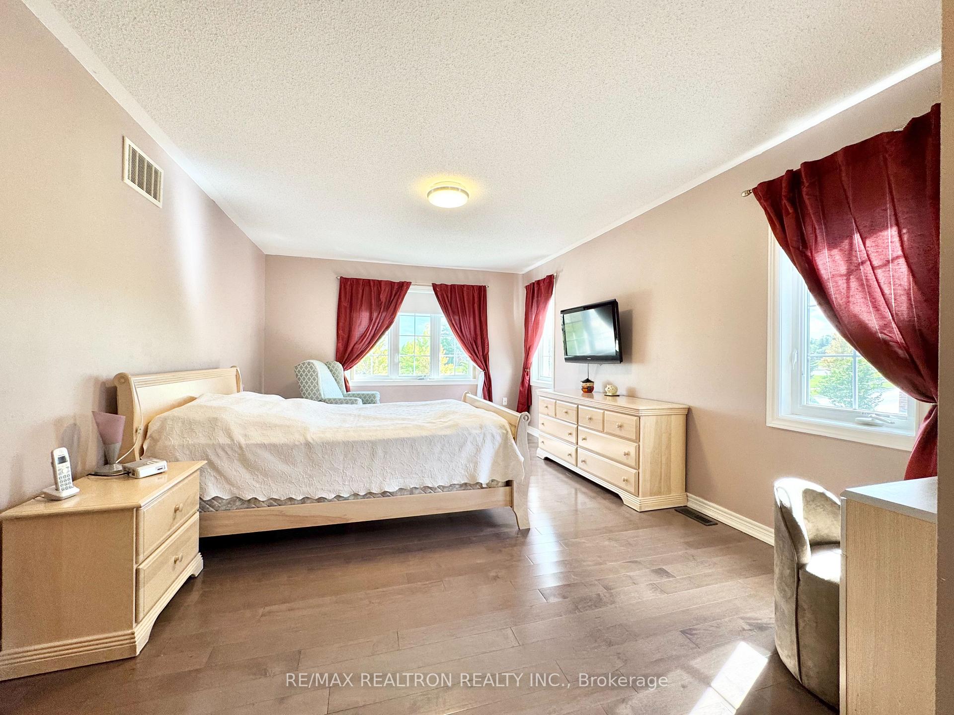 Photo 23 of 2 Redmond Drive, Vaughan, Patterson — HOMEH