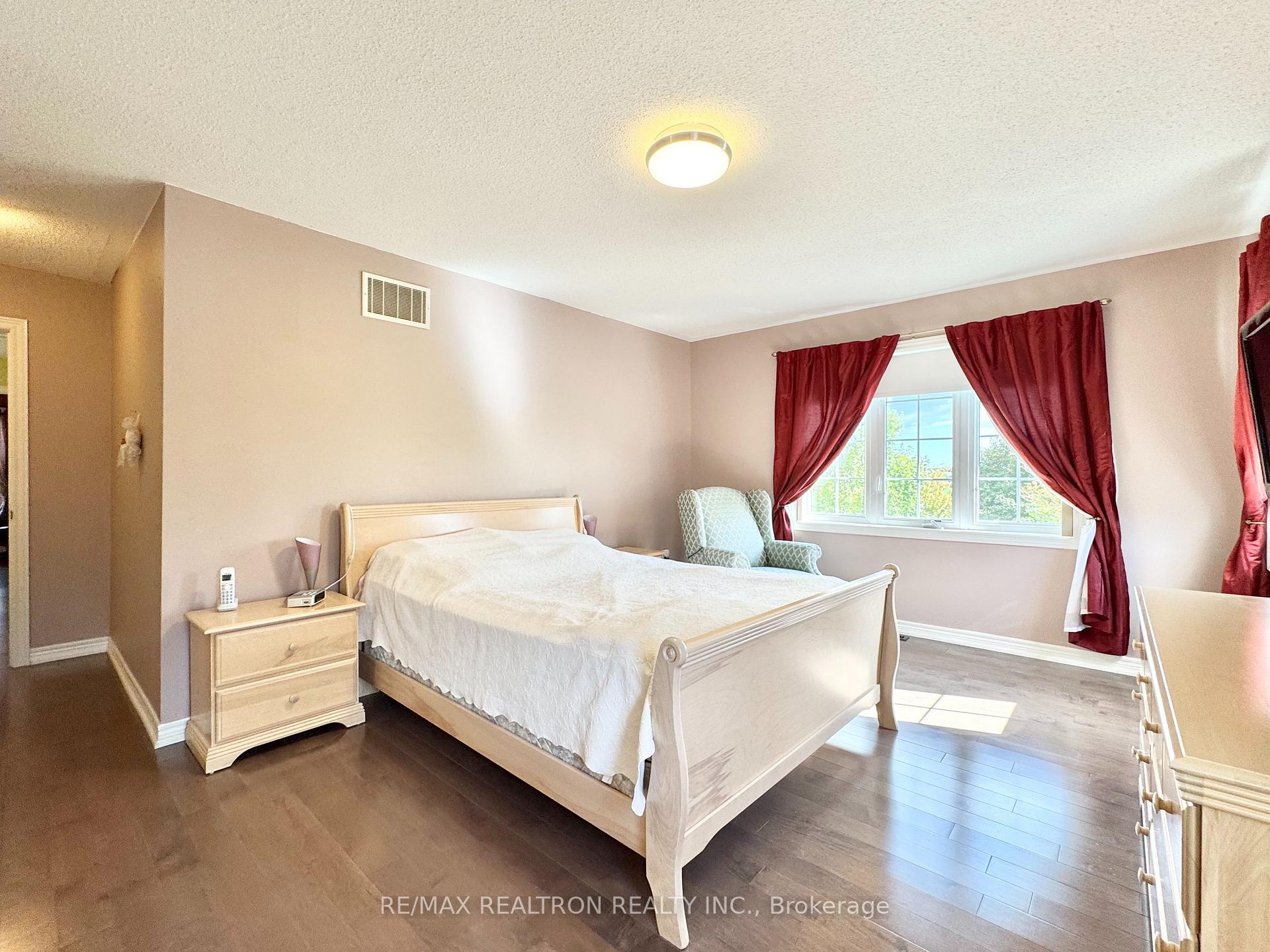 Photo 24 of 2 Redmond Drive, Vaughan, Patterson — HOMEH