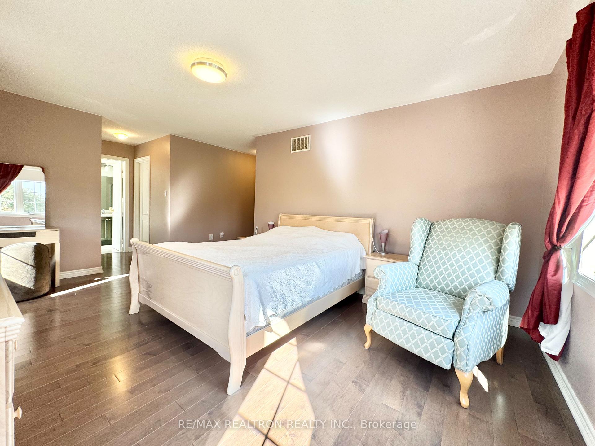 Photo 25 of 2 Redmond Drive, Vaughan, Patterson — HOMEH