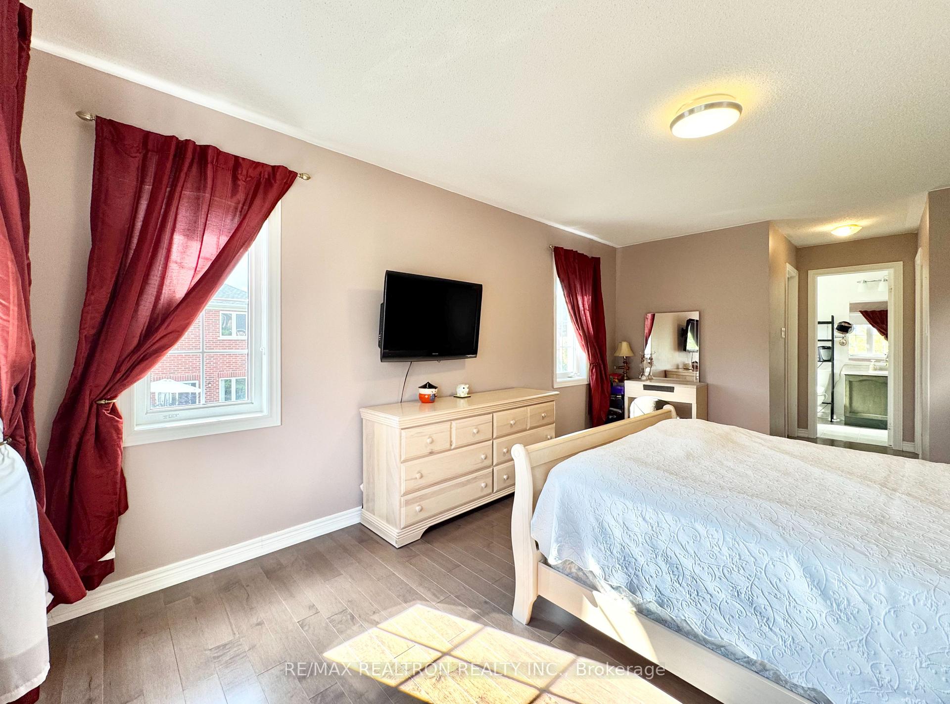 Photo 26 of 2 Redmond Drive, Vaughan, Patterson — HOMEH