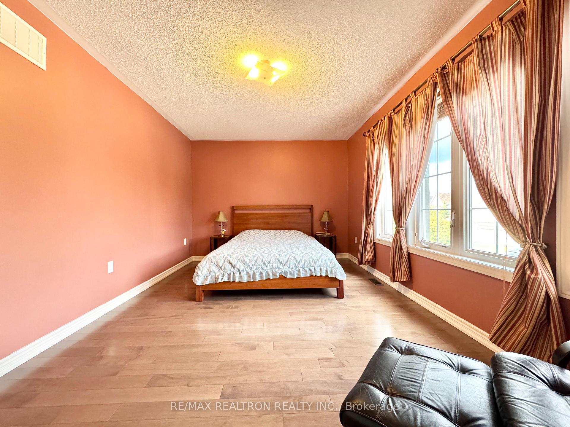Photo 38 of 2 Redmond Drive, Vaughan, Patterson — HOMEH
