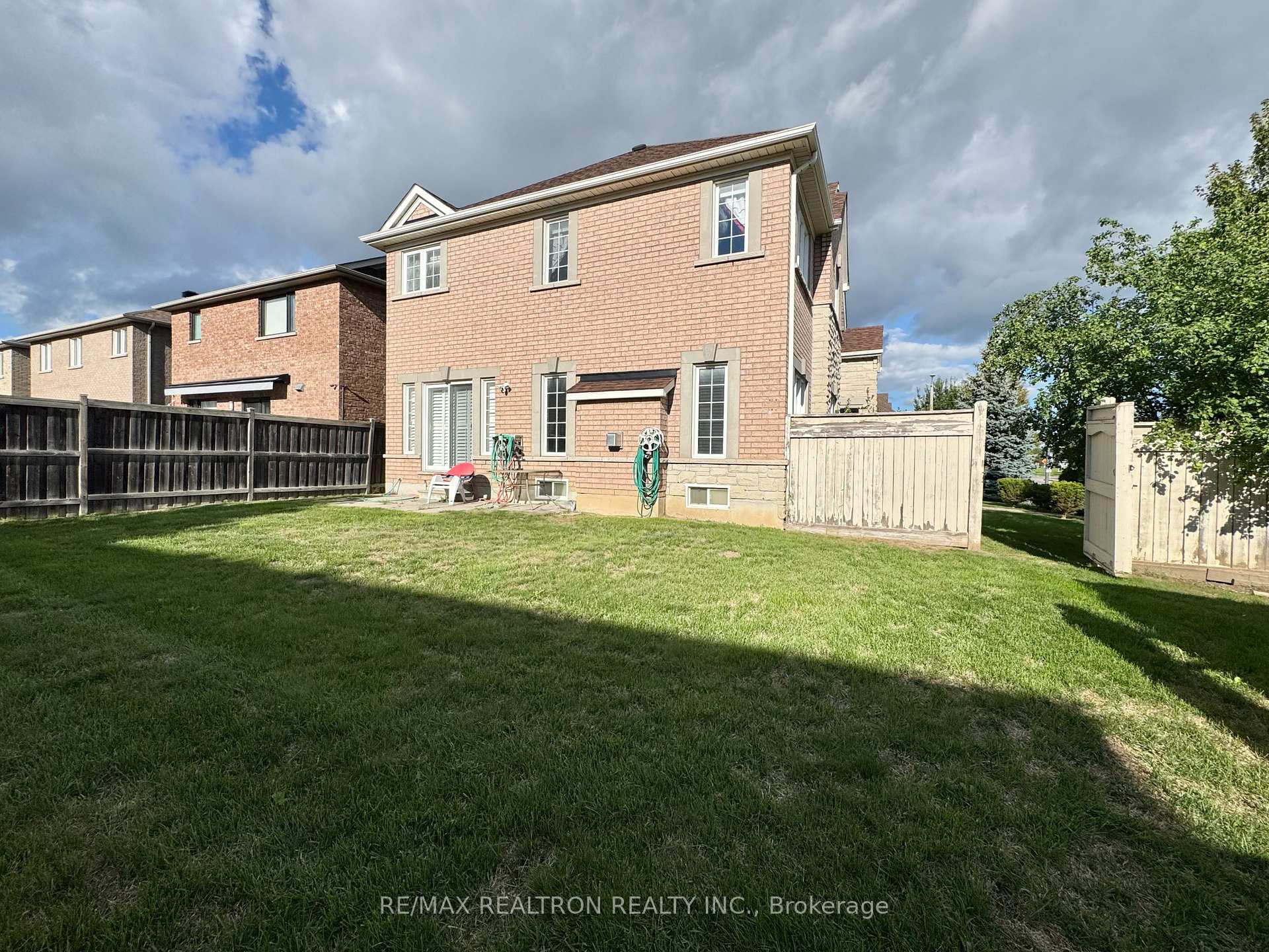 Photo 45 of 2 Redmond Drive, Vaughan, Patterson — HOMEH