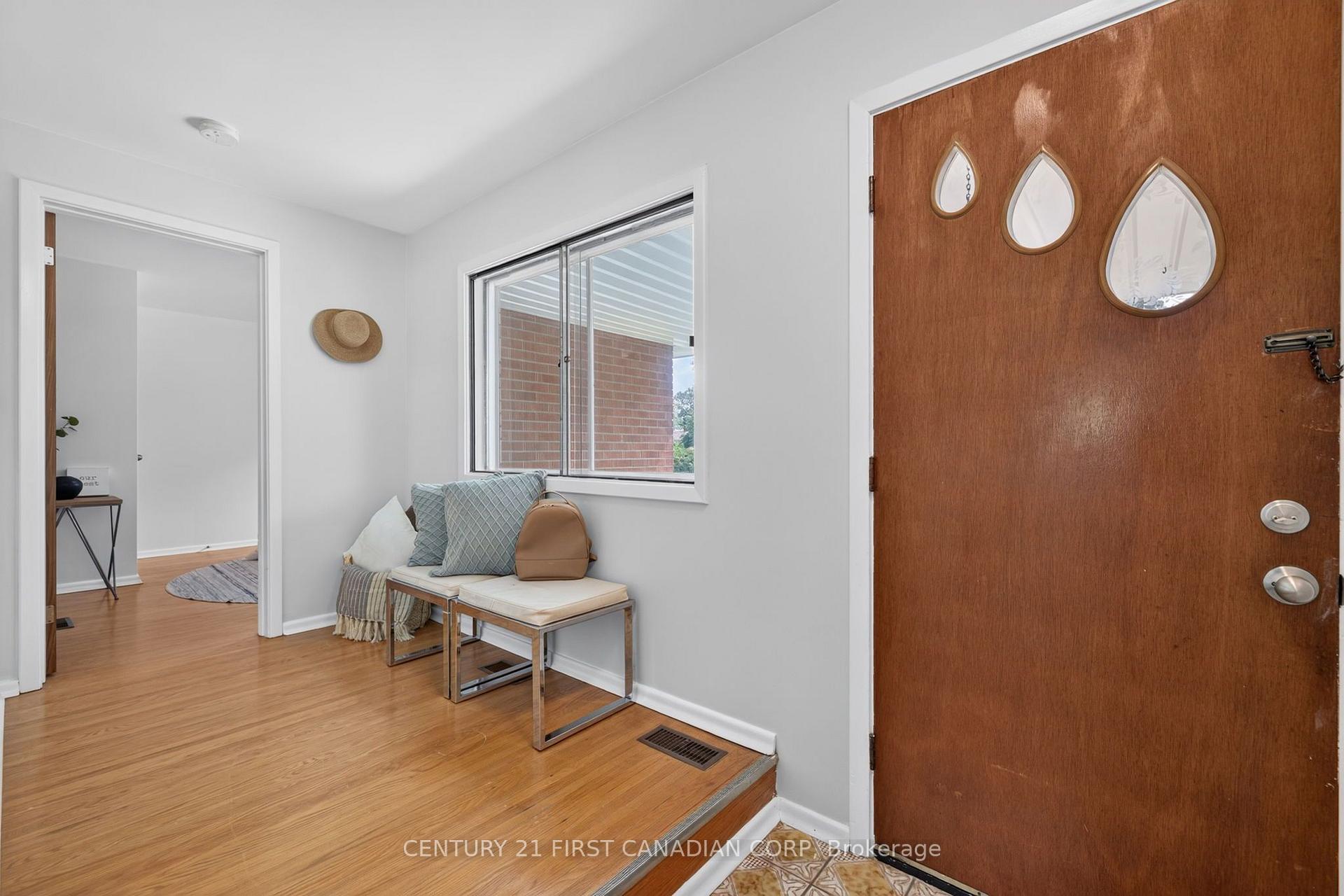 Photo 6 of 141 Fairhaven Circle, London, East O — HOMEH