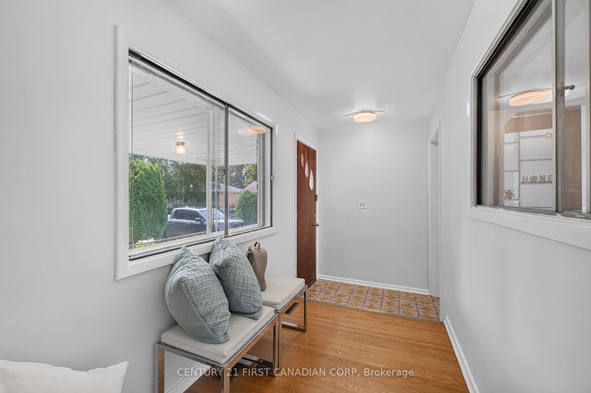 Photo 7 of 141 Fairhaven Circle, London, East O — HOMEH