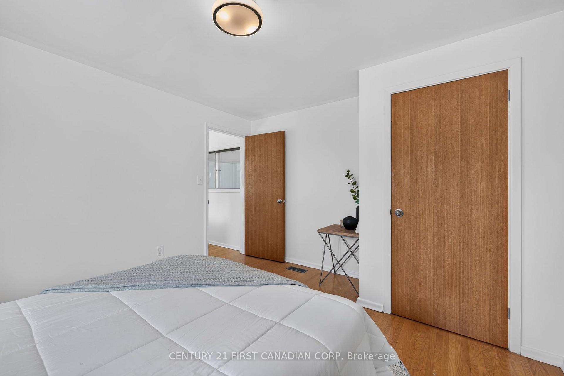 Photo 10 of 141 Fairhaven Circle, London, East O — HOMEH