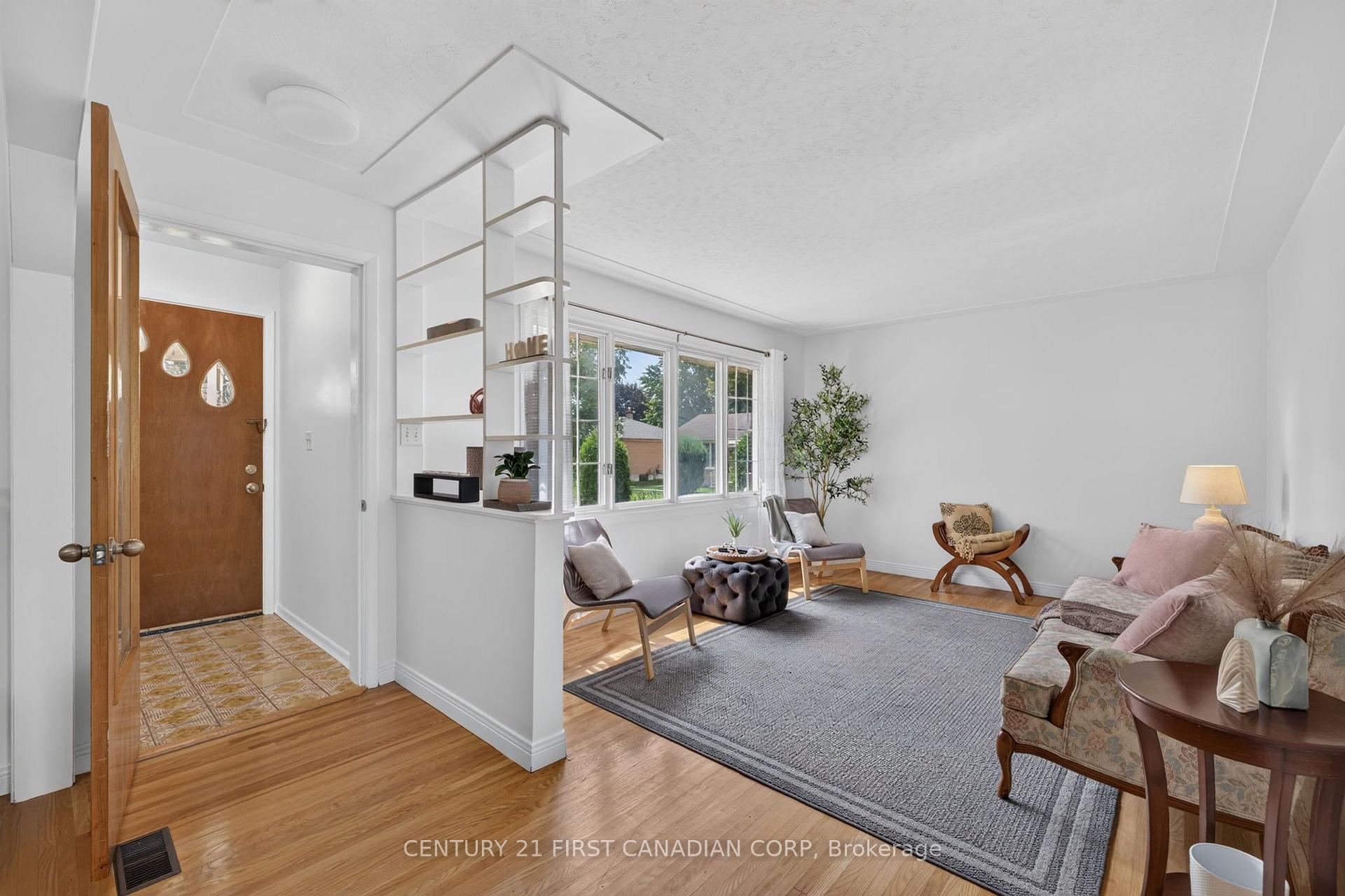 Photo 13 of 141 Fairhaven Circle, London, East O — HOMEH