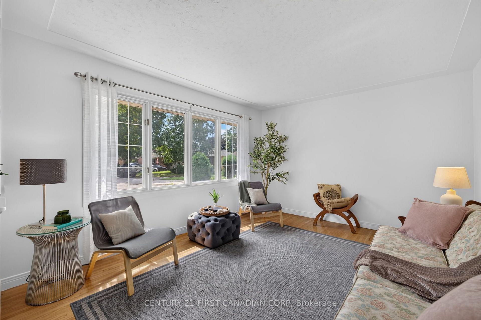 Photo 14 of 141 Fairhaven Circle, London, East O — HOMEH