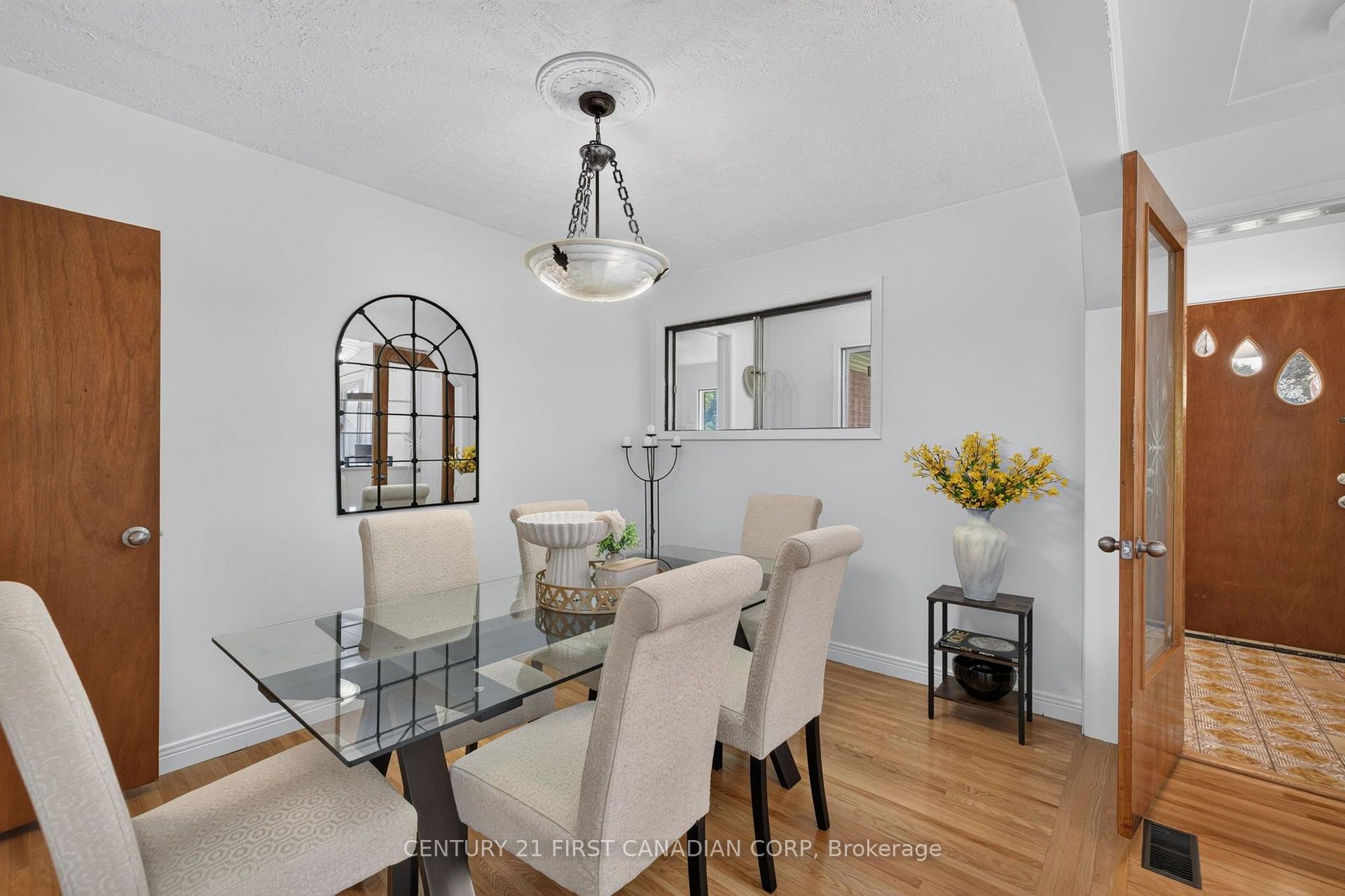 Photo 17 of 141 Fairhaven Circle, London, East O — HOMEH