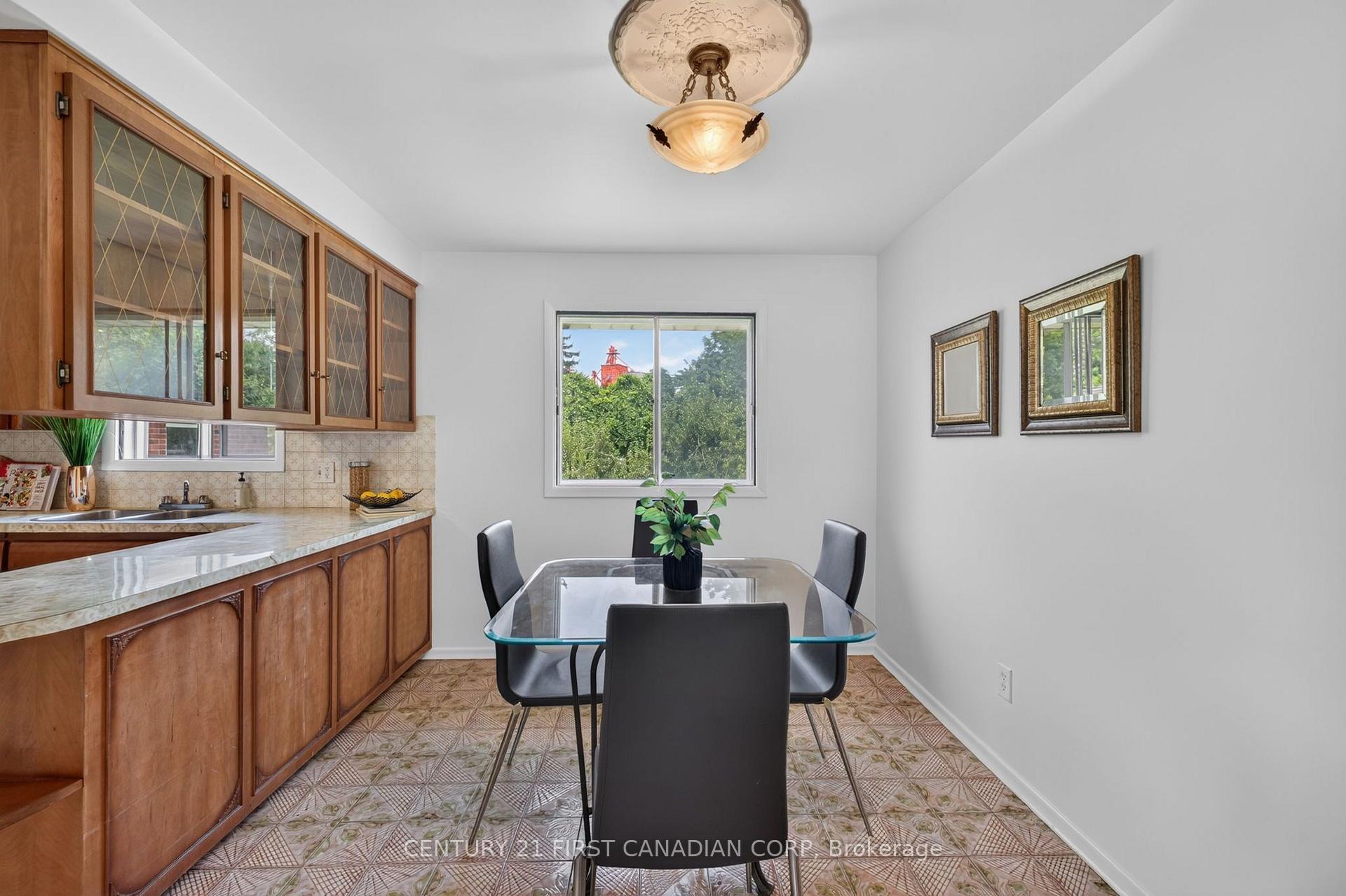 Photo 21 of 141 Fairhaven Circle, London, East O — HOMEH