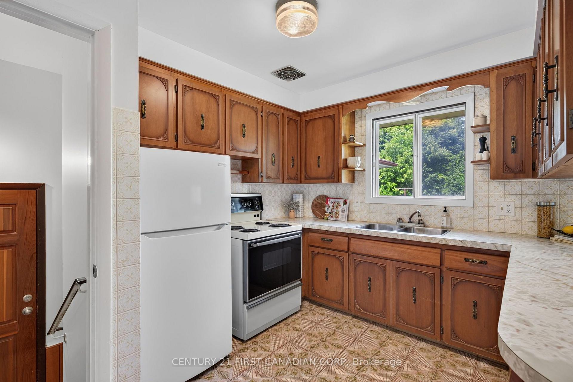 Photo 25 of 141 Fairhaven Circle, London, East O — HOMEH