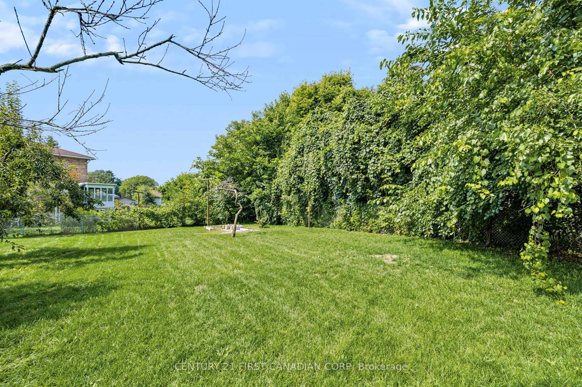 Photo 39 of 141 Fairhaven Circle, London, East O — HOMEH