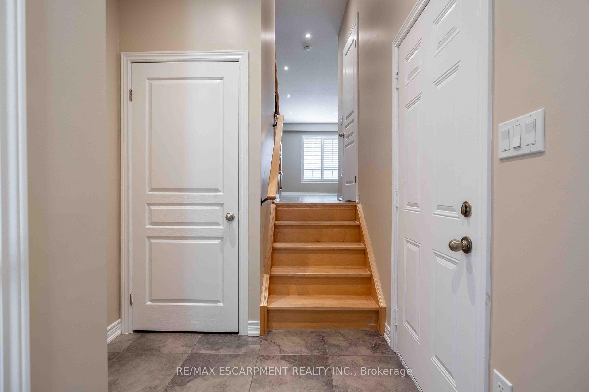 Photo 6 of 134 Palacebeach Trail, Hamilton, Stoney Creek — HOMEH