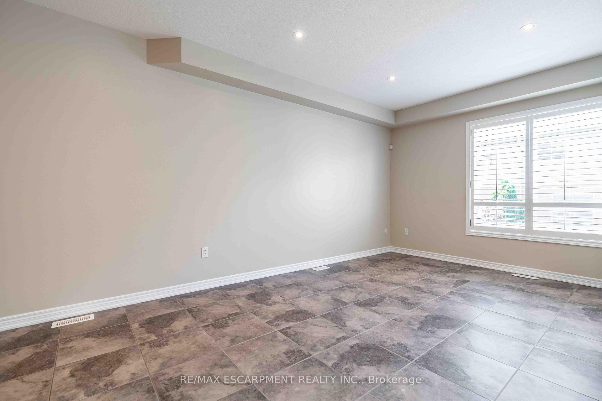 Photo 8 of 134 Palacebeach Trail, Hamilton, Stoney Creek — HOMEH