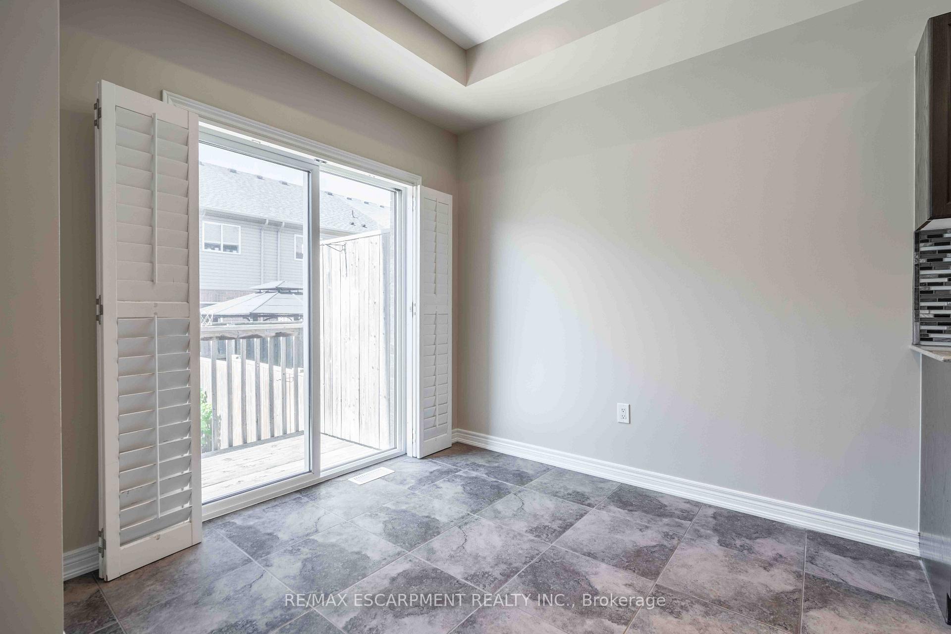 Photo 12 of 134 Palacebeach Trail, Hamilton, Stoney Creek — HOMEH