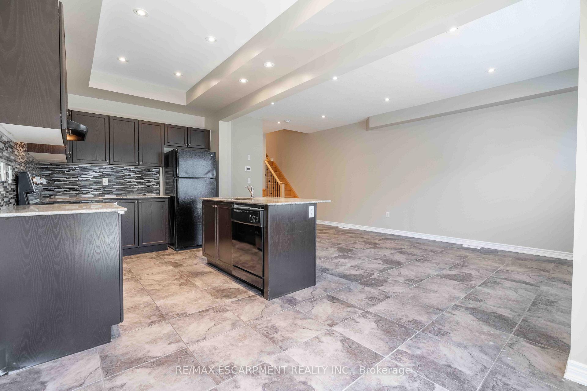 Photo 13 of 134 Palacebeach Trail, Hamilton, Stoney Creek — HOMEH