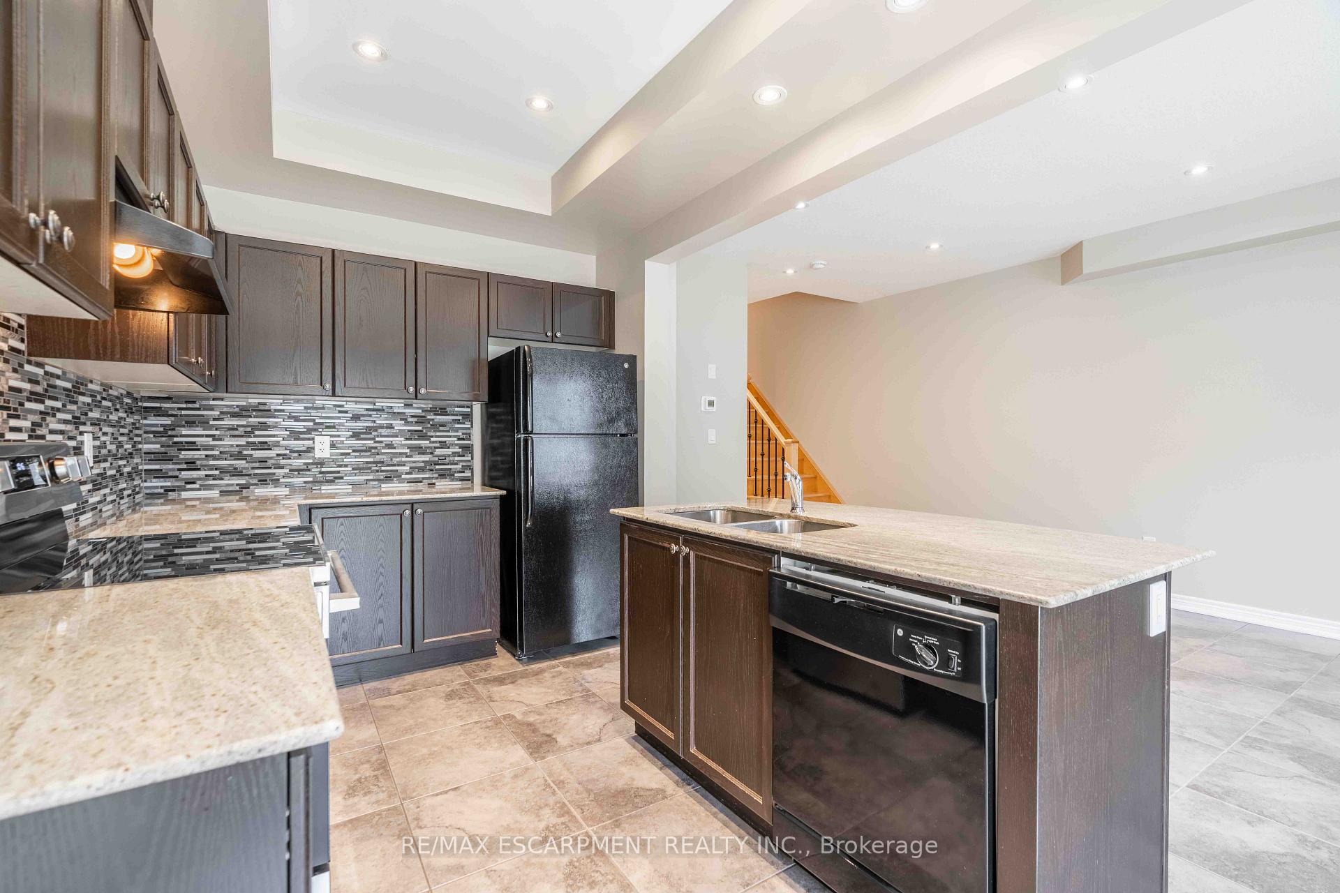 Photo 14 of 134 Palacebeach Trail, Hamilton, Stoney Creek — HOMEH