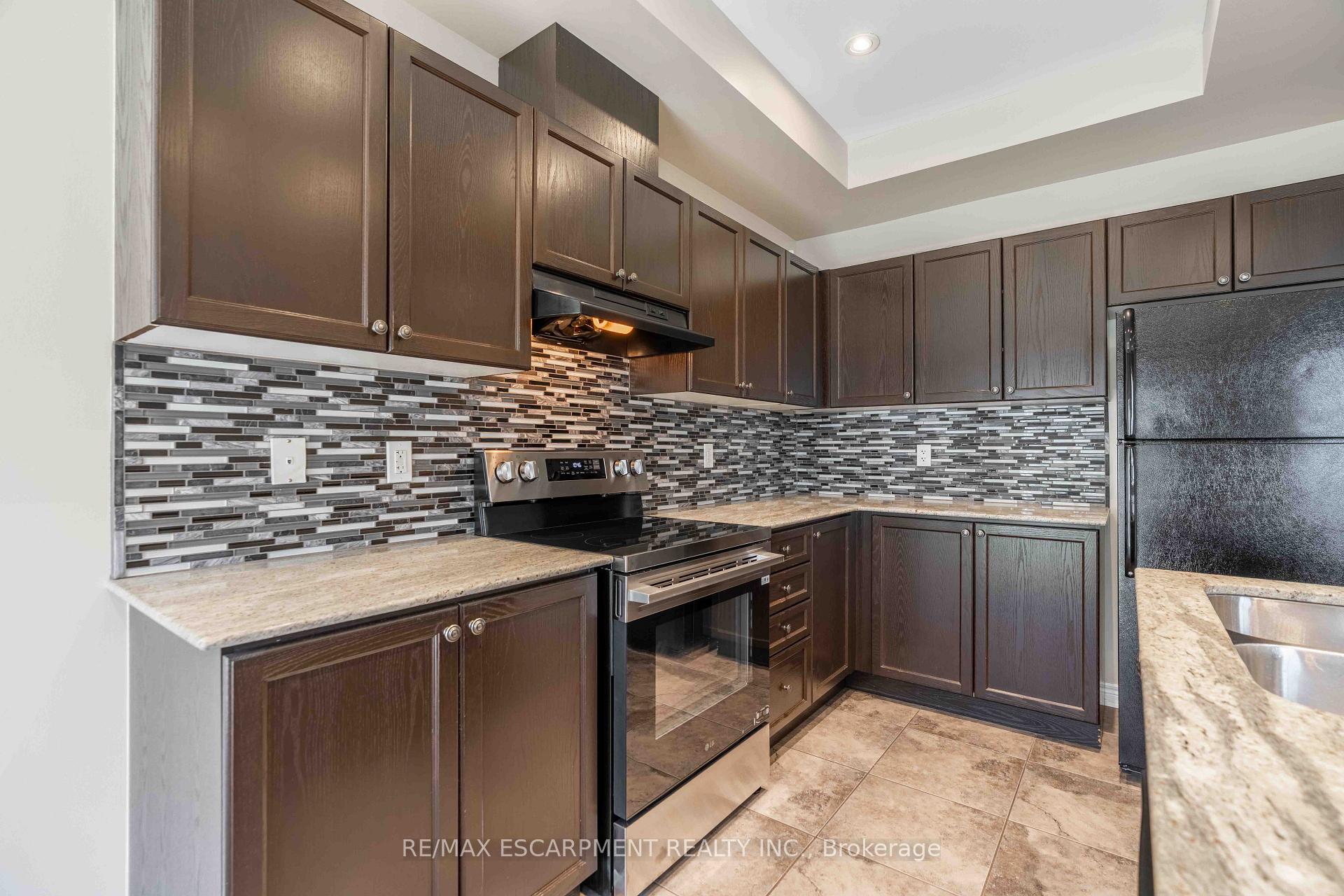Photo 15 of 134 Palacebeach Trail, Hamilton, Stoney Creek — HOMEH