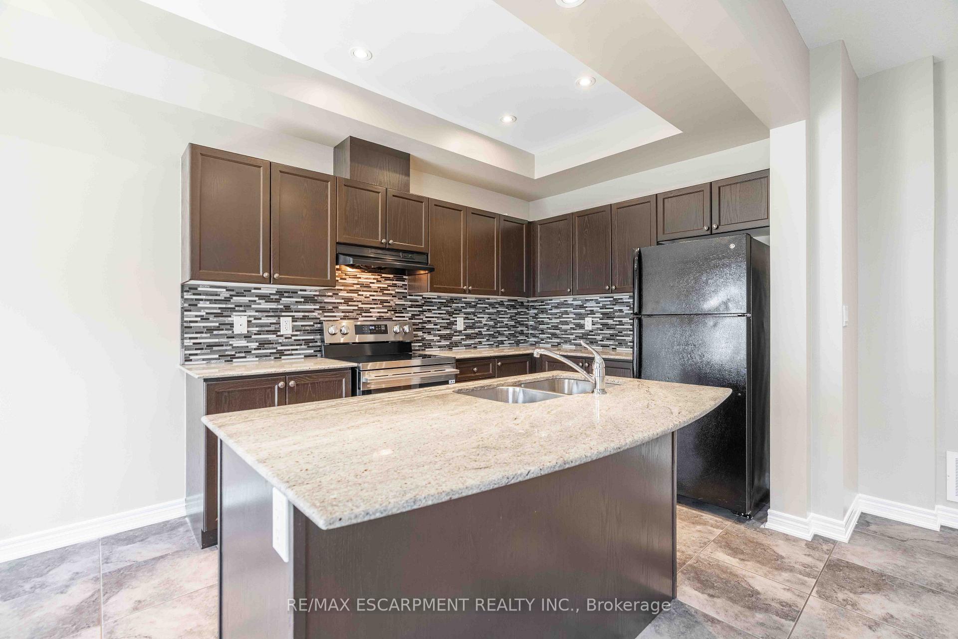 Photo 16 of 134 Palacebeach Trail, Hamilton, Stoney Creek — HOMEH