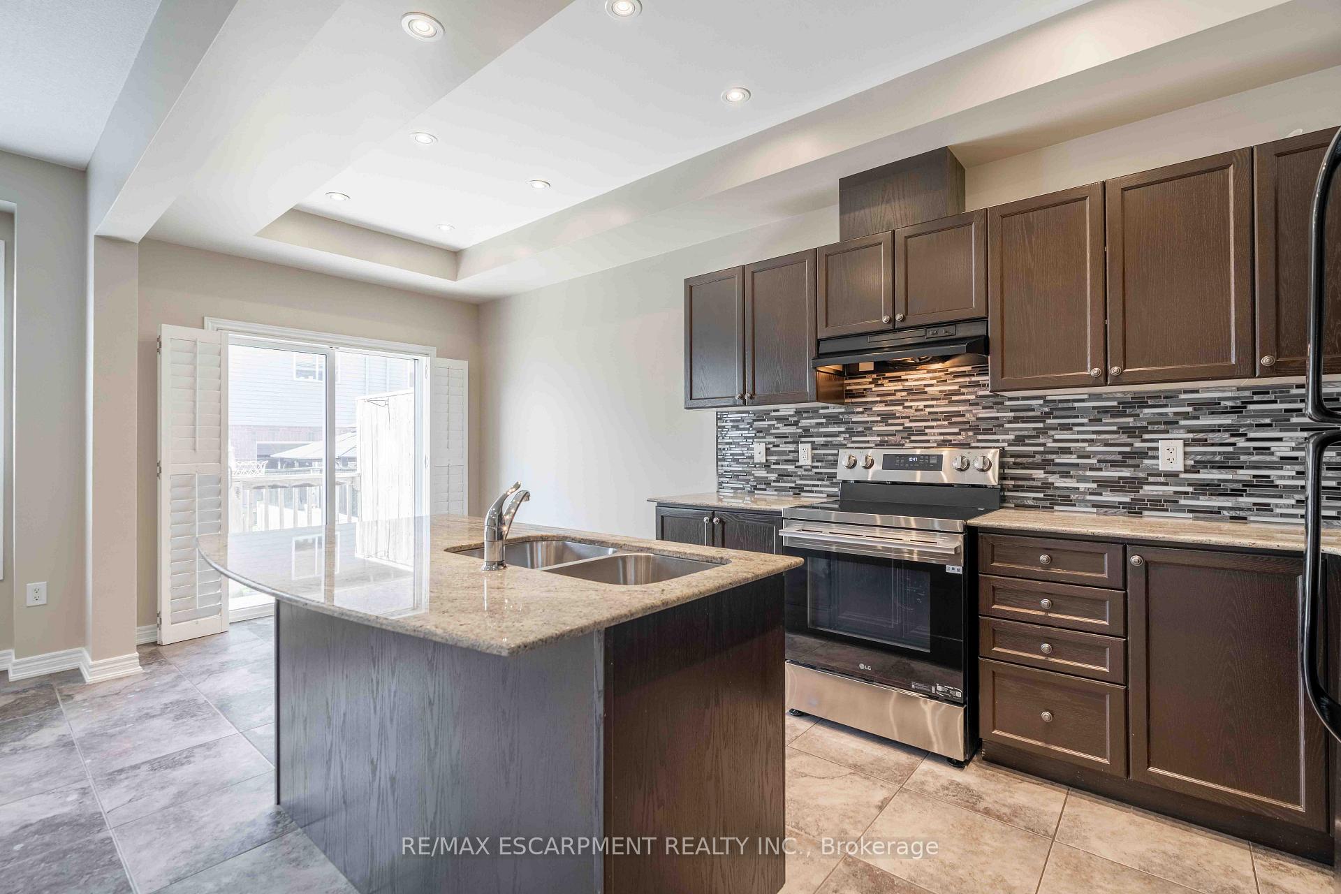 Photo 17 of 134 Palacebeach Trail, Hamilton, Stoney Creek — HOMEH
