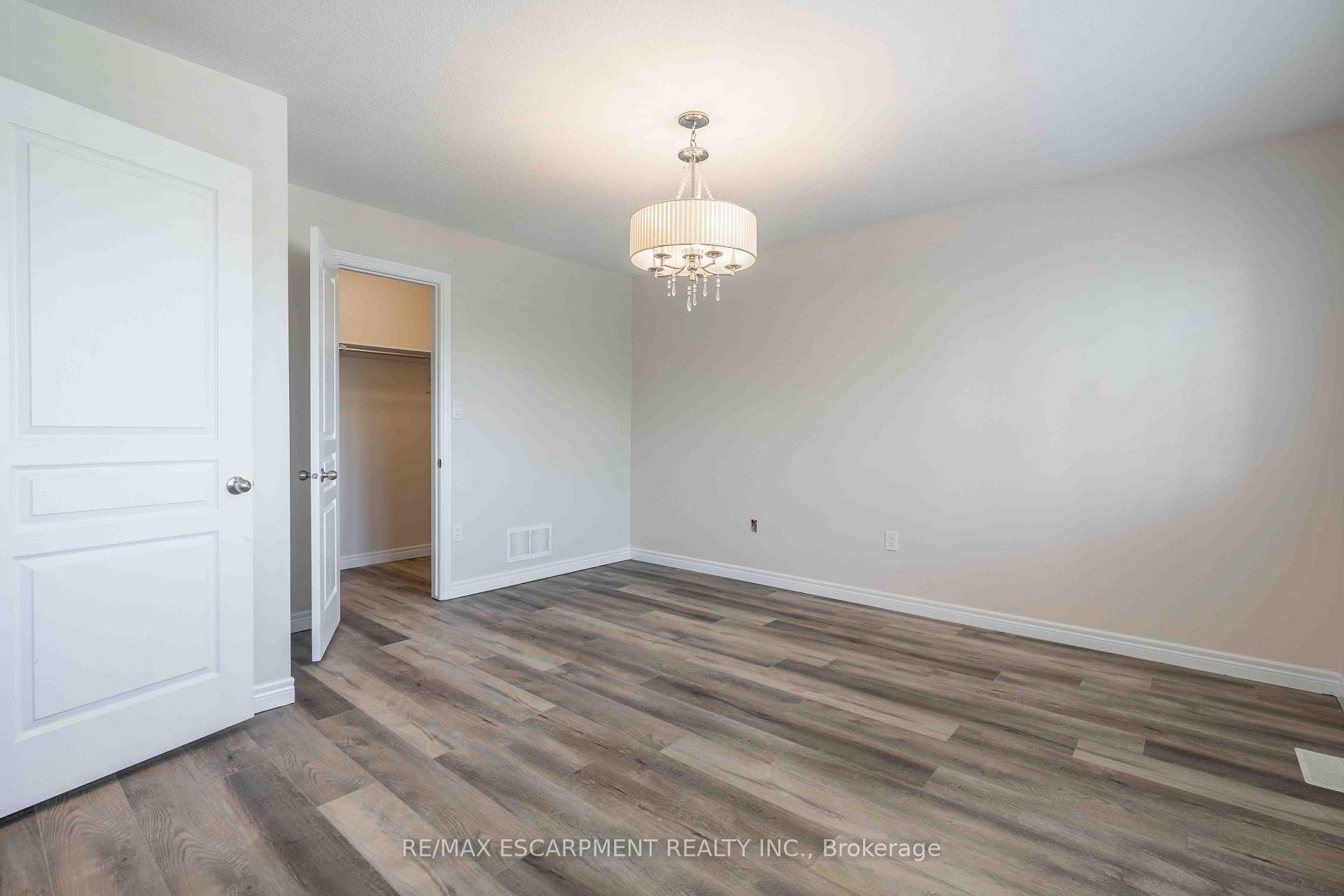 Photo 20 of 134 Palacebeach Trail, Hamilton, Stoney Creek — HOMEH