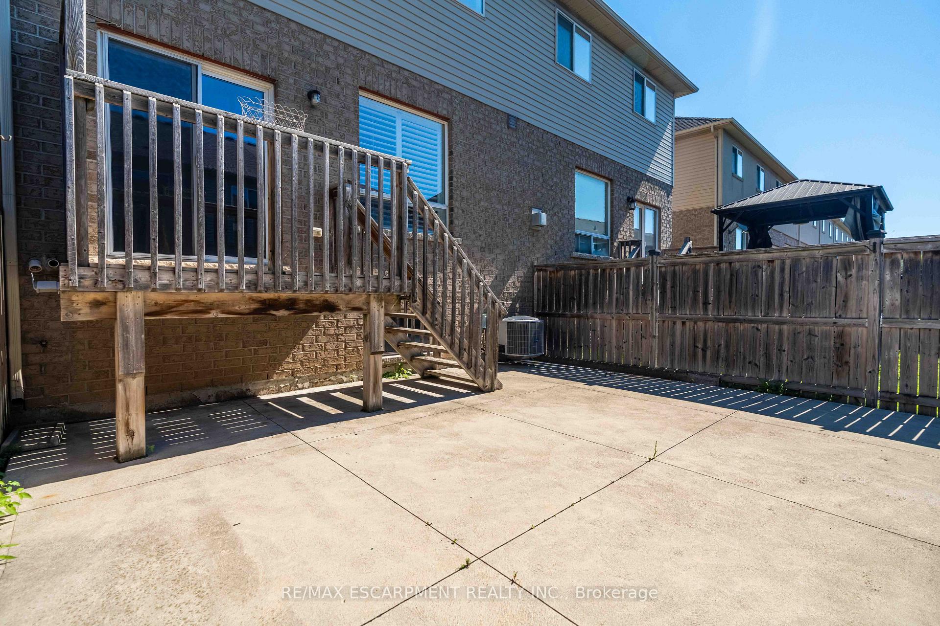 Photo 36 of 134 Palacebeach Trail, Hamilton, Stoney Creek — HOMEH