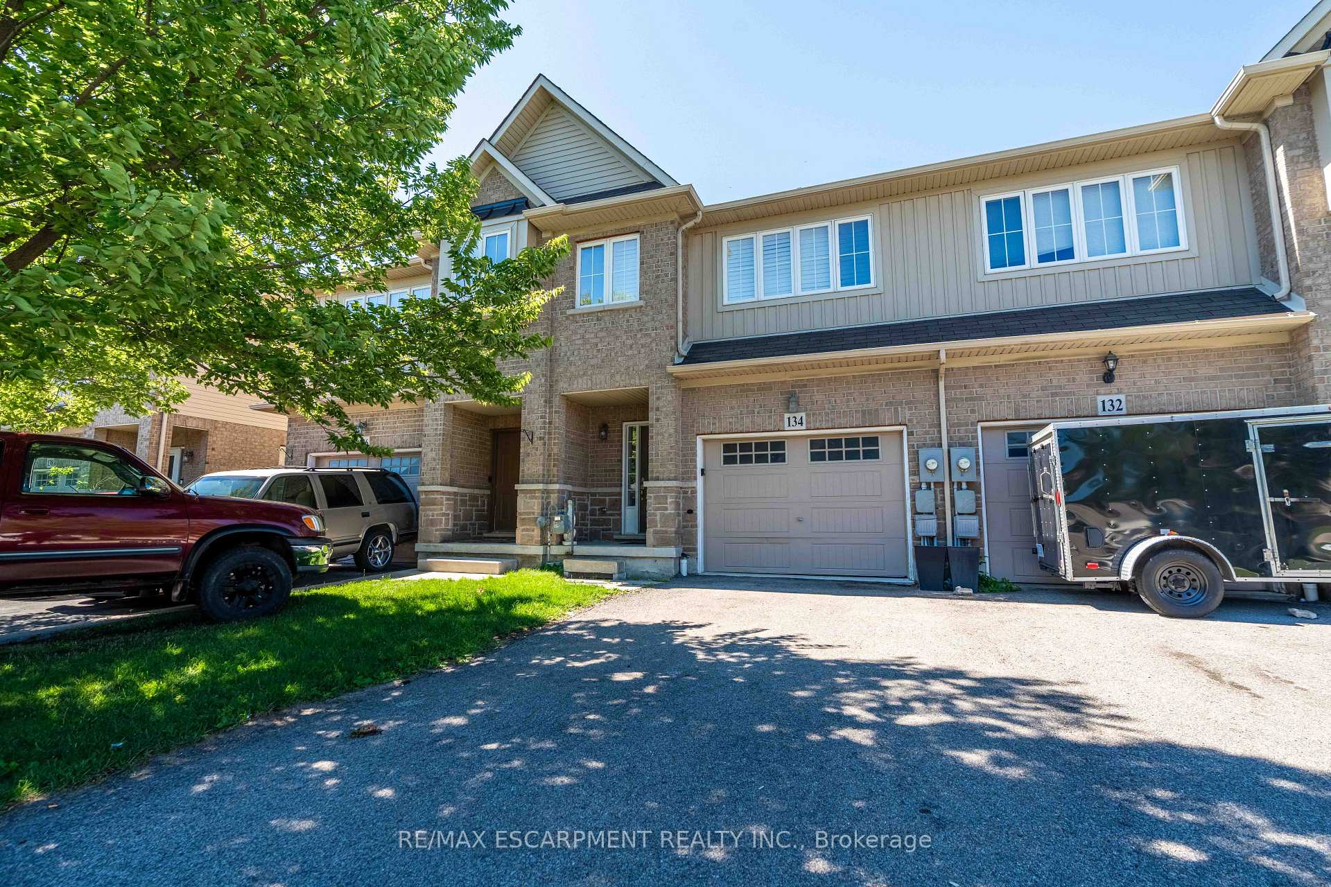 Photo 2 of 134 Palacebeach Trail, Hamilton, Stoney Creek — HOMEH