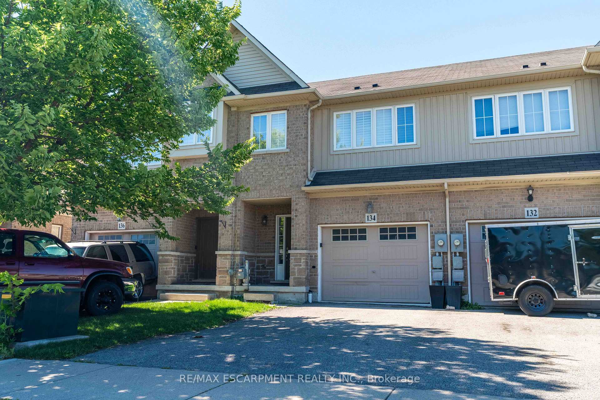 Photo 3 of 134 Palacebeach Trail, Hamilton, Stoney Creek — HOMEH