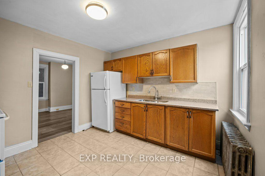 Photo 2 of 54 Frederick Avenue, Hamilton, Crown Point — HOMEH