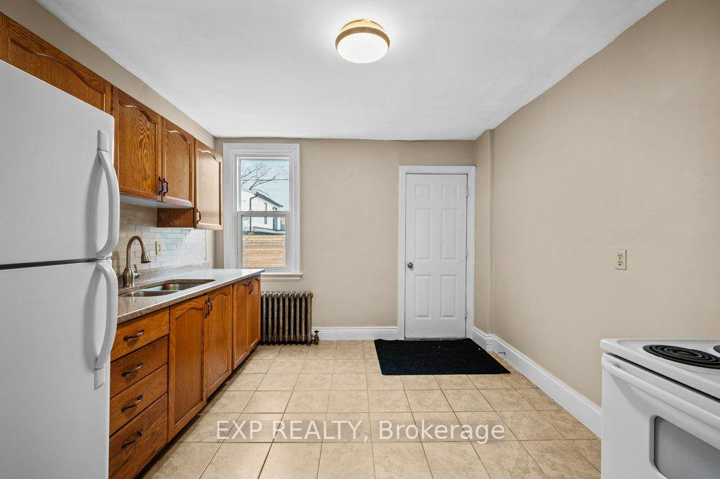 Photo 3 of 54 Frederick Avenue, Hamilton, Crown Point — HOMEH