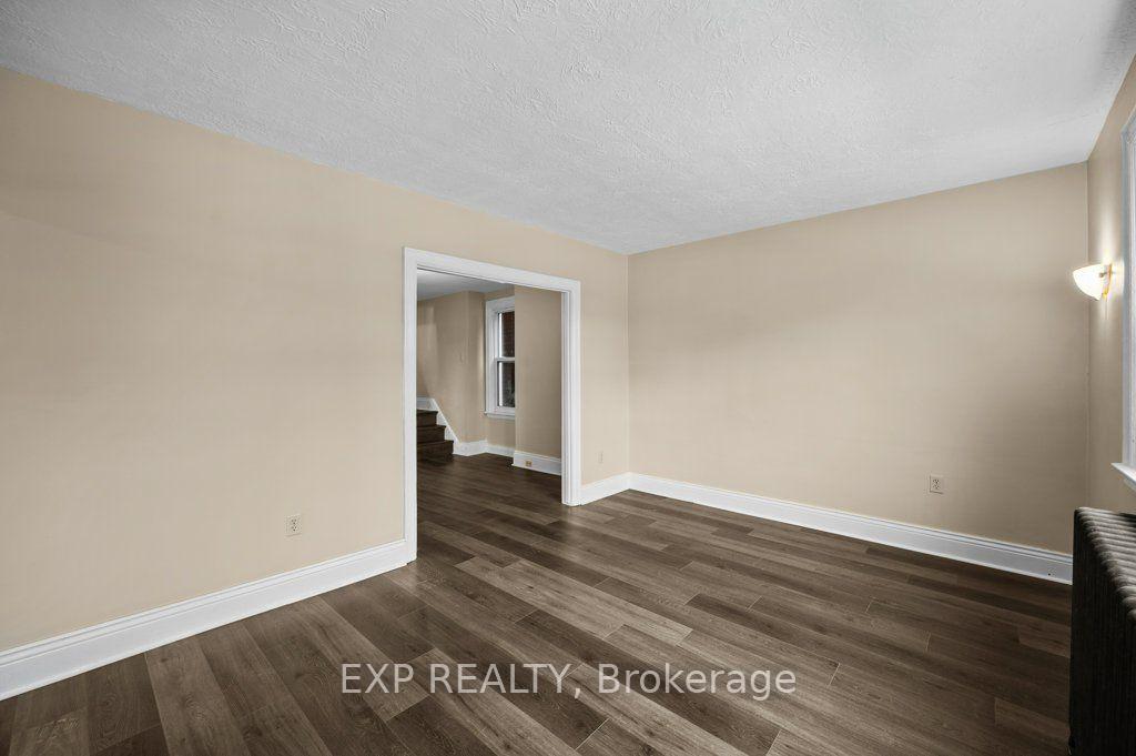 Photo 4 of 54 Frederick Avenue, Hamilton, Crown Point — HOMEH