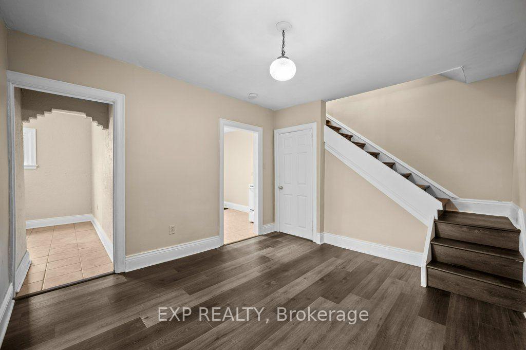 Photo 5 of 54 Frederick Avenue, Hamilton, Crown Point — HOMEH