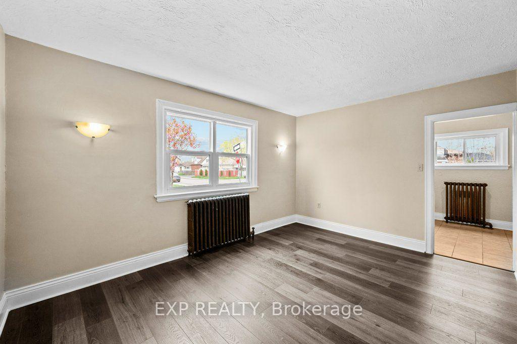 Photo 13 of 54 Frederick Avenue, Hamilton, Crown Point — HOMEH