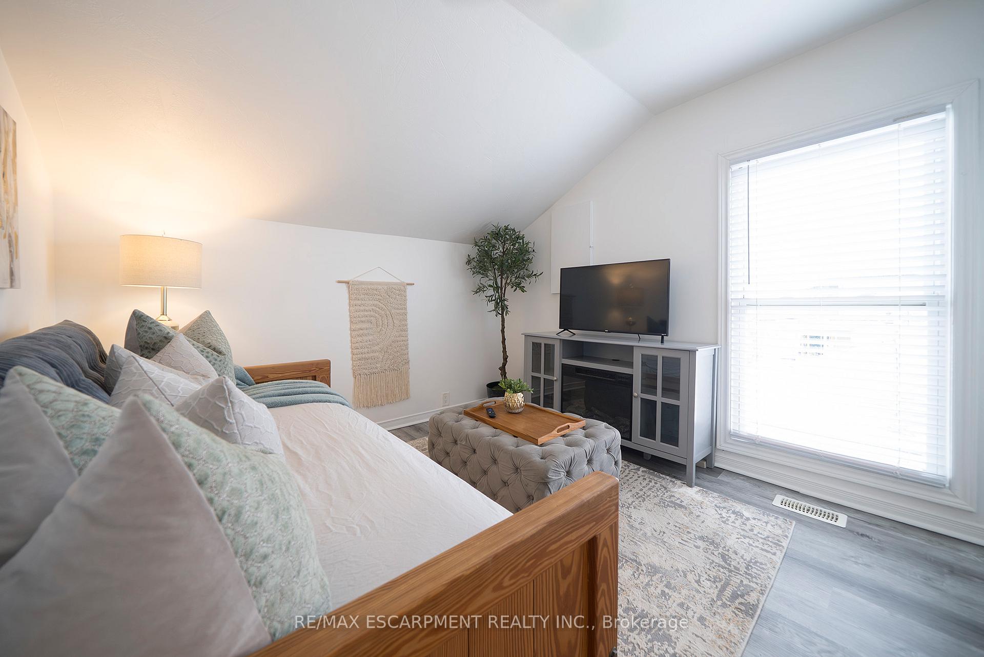 Photo 6 of 171 Drummond Street, Brantford, Victoria/Arthur — HOMEH
