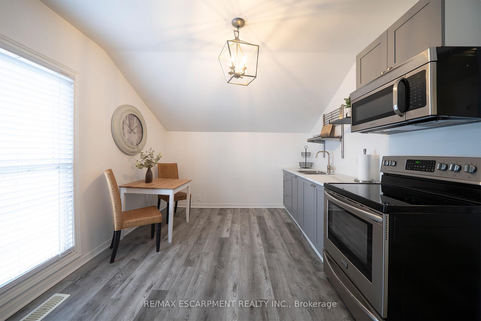 Photo 12 of 171 Drummond Street, Brantford, Victoria/Arthur — HOMEH