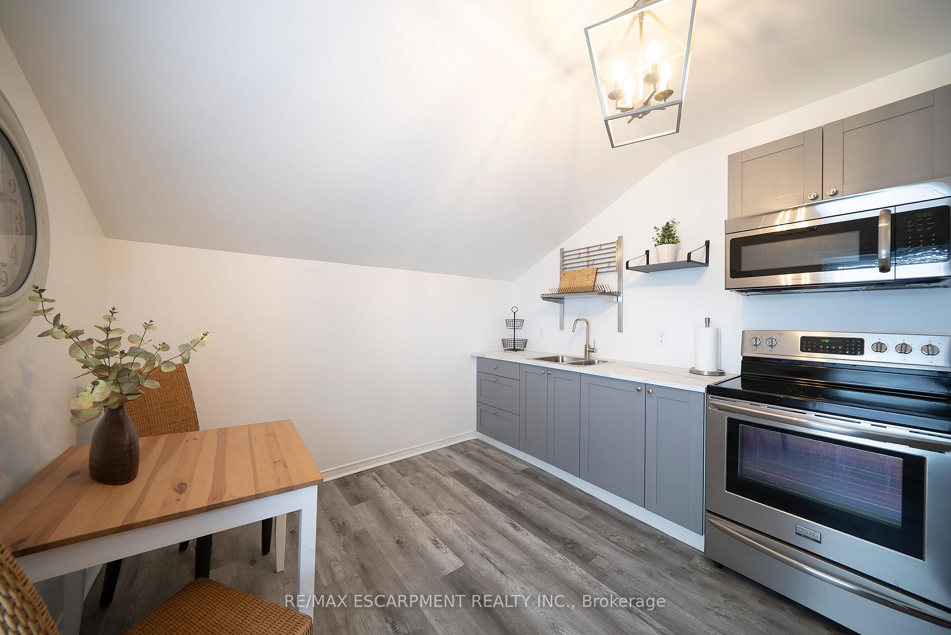 Photo 15 of 171 Drummond Street, Brantford, Victoria/Arthur — HOMEH