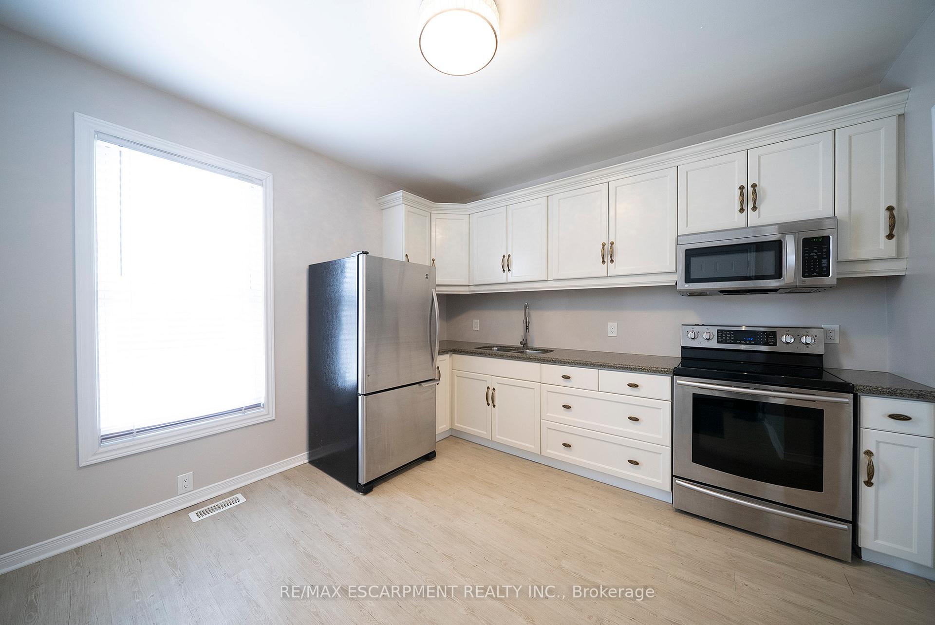 Photo 20 of 171 Drummond Street, Brantford, Victoria/Arthur — HOMEH