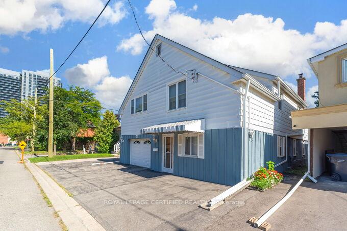 Photo 3 of 21 Denison Avenue, Brampton, Downtown Brampton — HOMEH