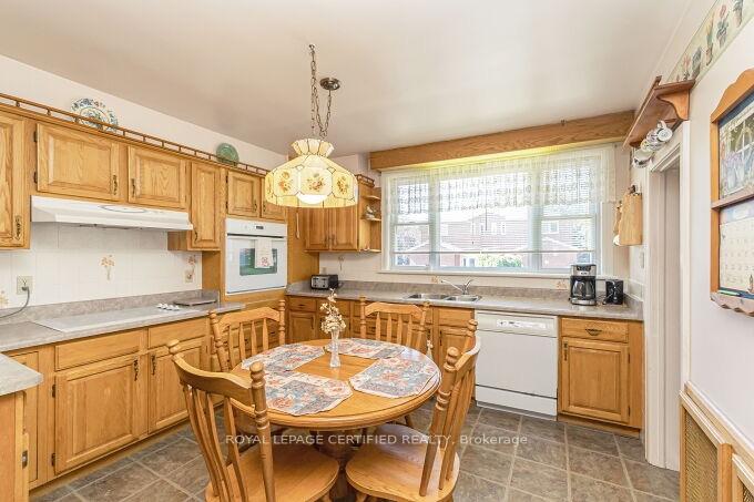 Photo 11 of 21 Denison Avenue, Brampton, Downtown Brampton — HOMEH