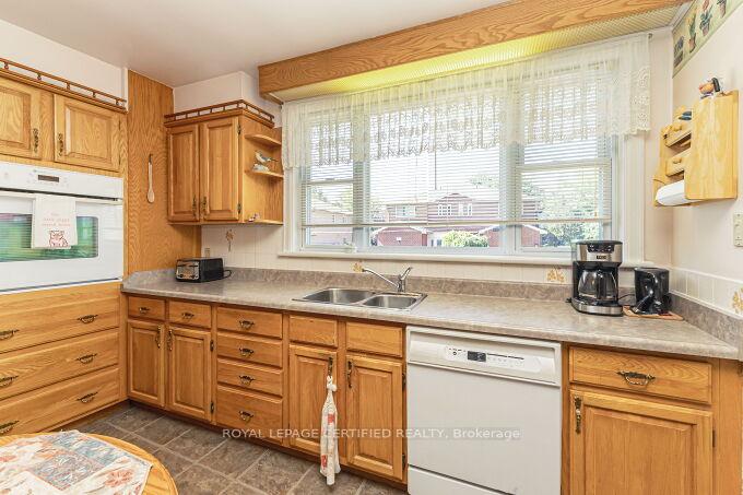 Photo 14 of 21 Denison Avenue, Brampton, Downtown Brampton — HOMEH