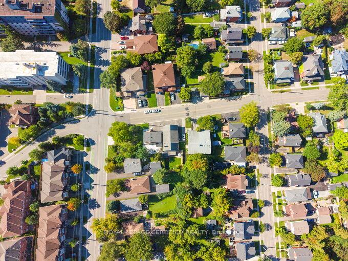 Photo 36 of 21 Denison Avenue, Brampton, Downtown Brampton — HOMEH