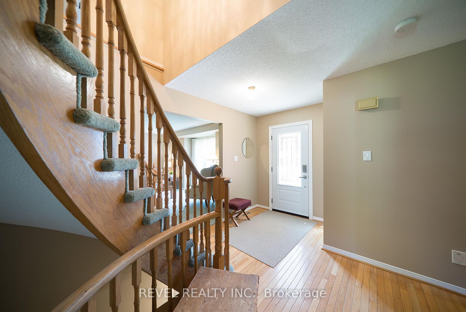 Photo 7 of 54 Dante Crescent, Brantford, Lynden Hills — HOMEH