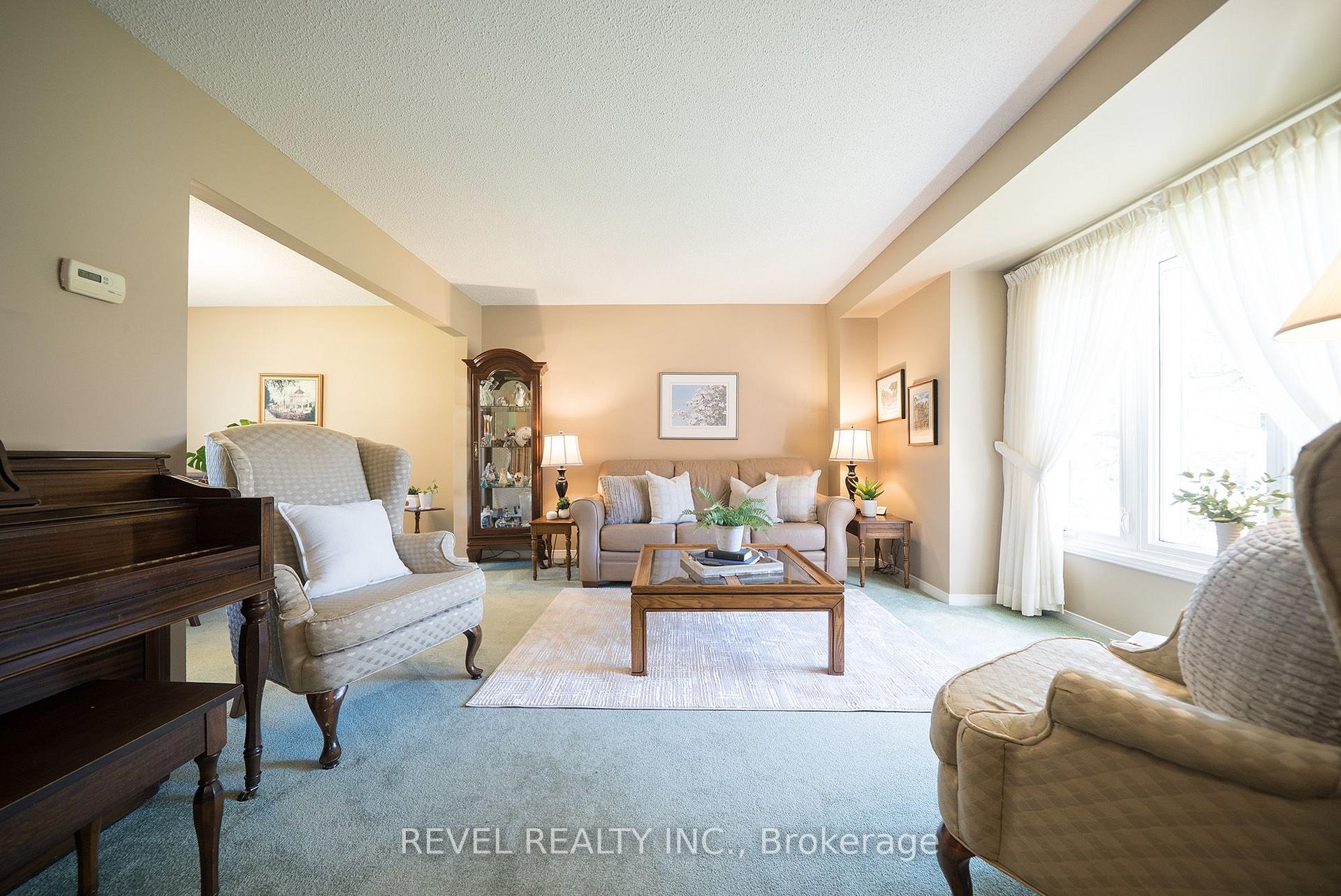 Photo 8 of 54 Dante Crescent, Brantford, Lynden Hills — HOMEH