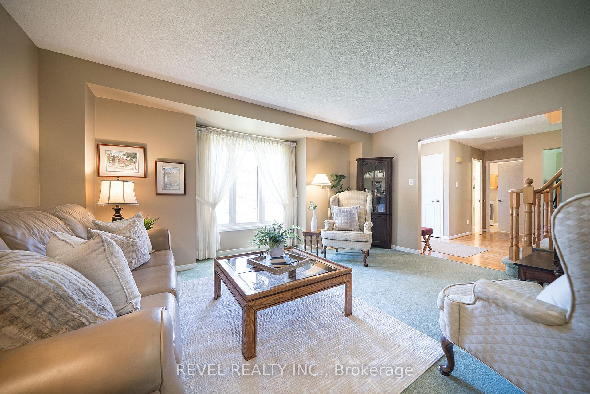 Photo 9 of 54 Dante Crescent, Brantford, Lynden Hills — HOMEH