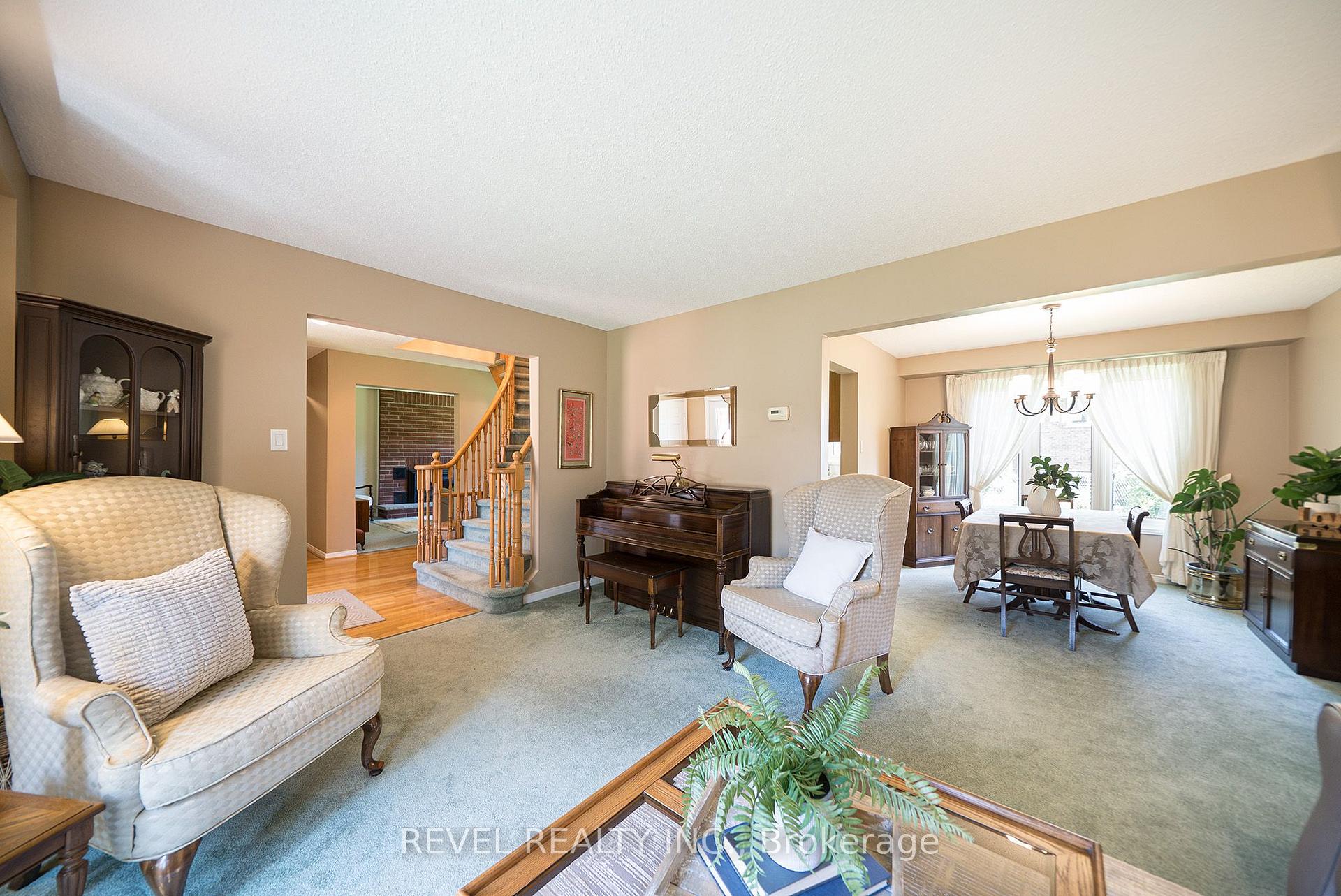 Photo 10 of 54 Dante Crescent, Brantford, Lynden Hills — HOMEH