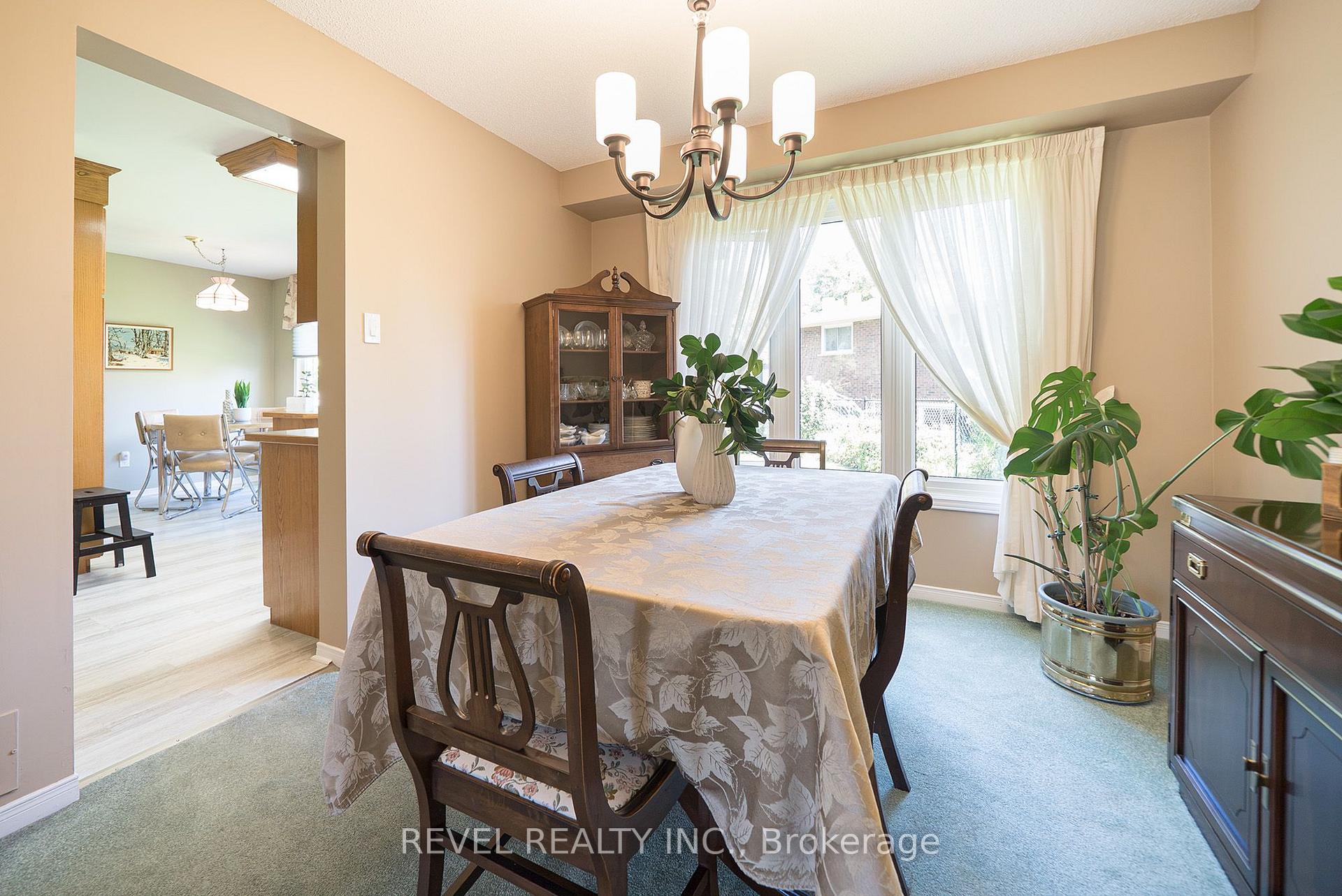 Photo 11 of 54 Dante Crescent, Brantford, Lynden Hills — HOMEH