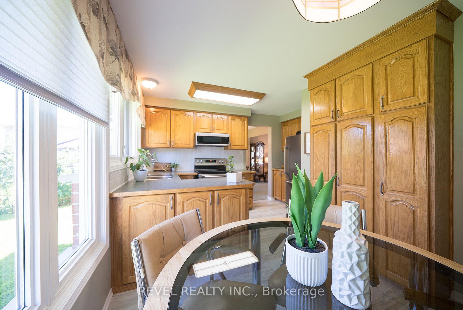 Photo 12 of 54 Dante Crescent, Brantford, Lynden Hills — HOMEH
