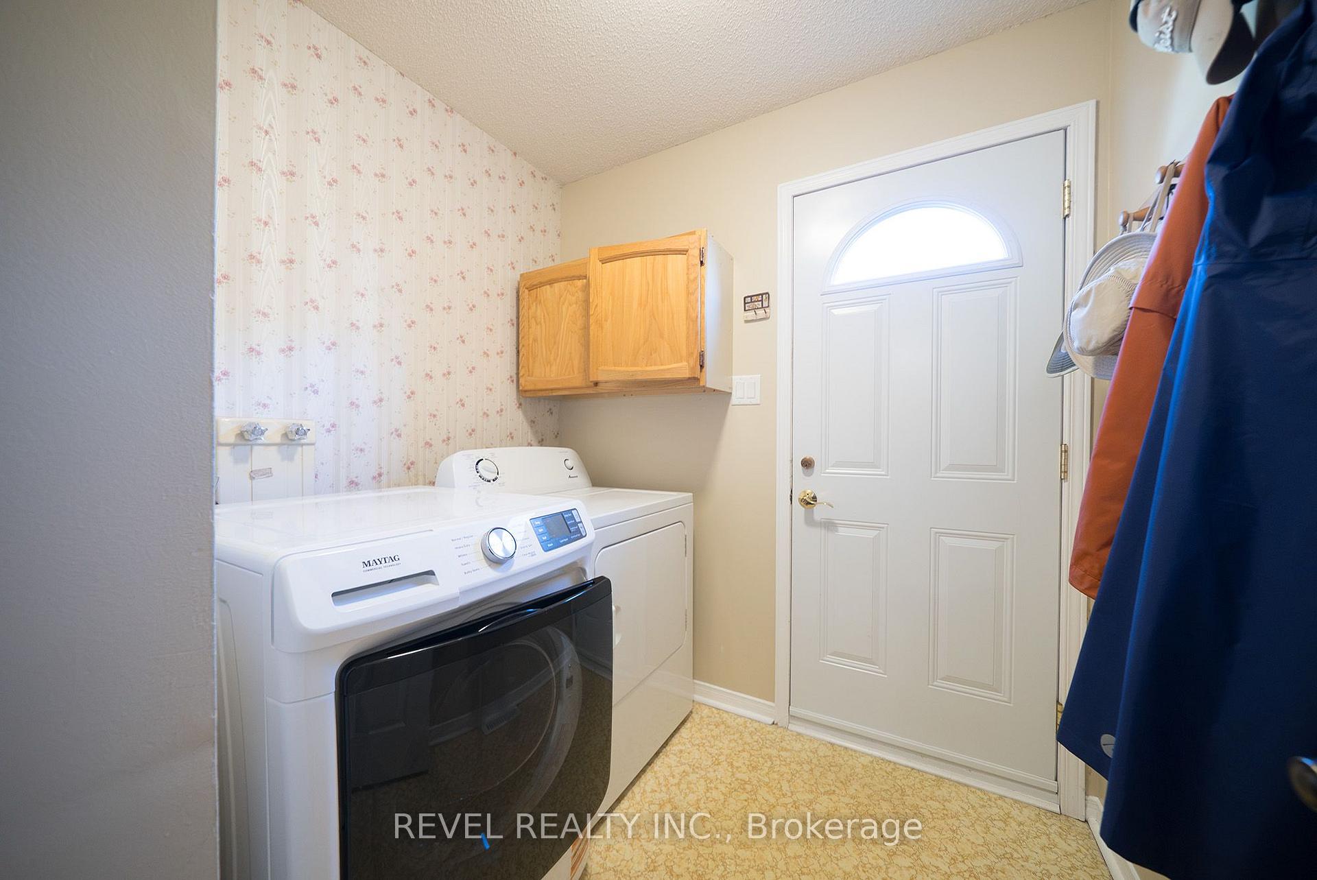 Photo 14 of 54 Dante Crescent, Brantford, Lynden Hills — HOMEH