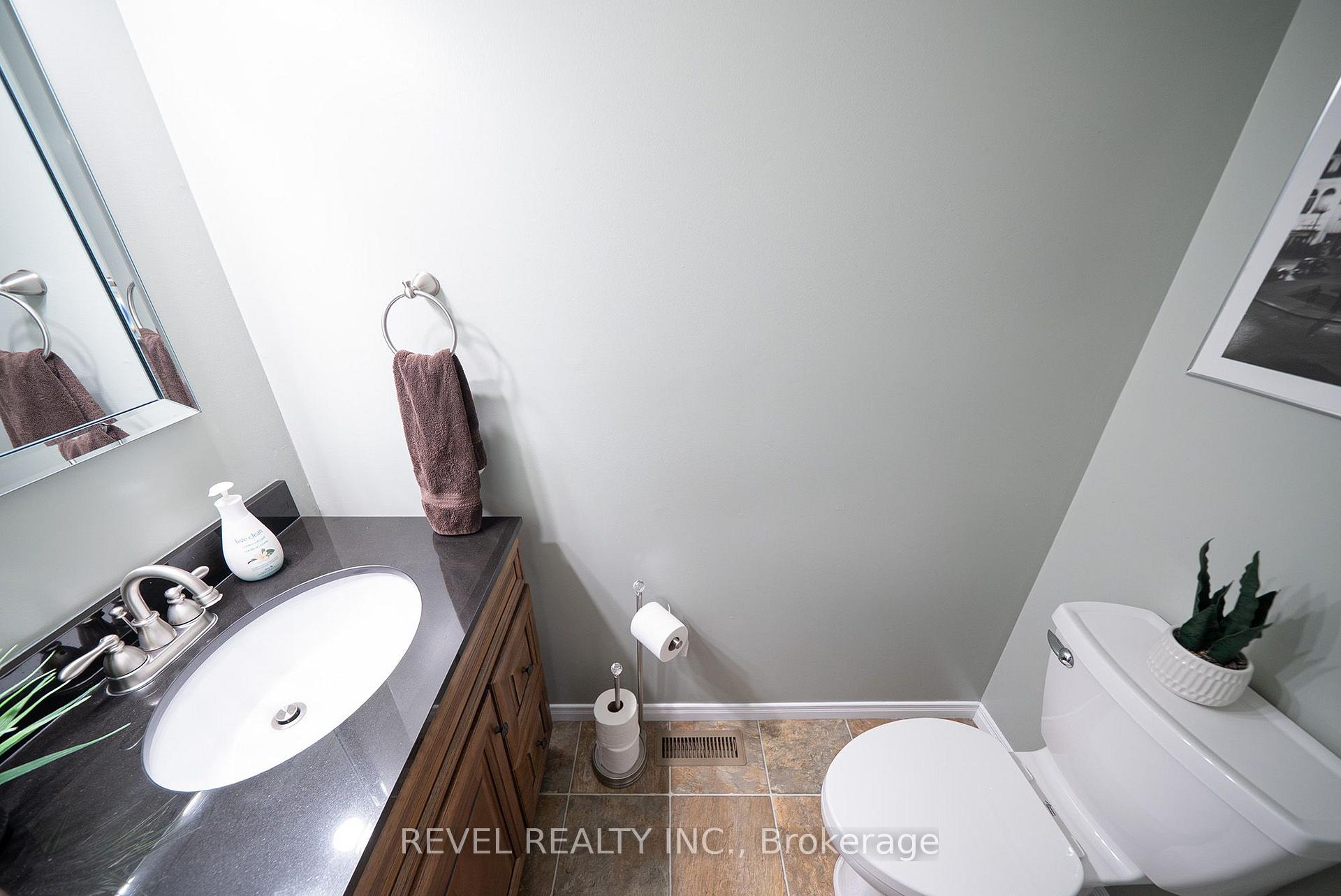 Photo 15 of 54 Dante Crescent, Brantford, Lynden Hills — HOMEH