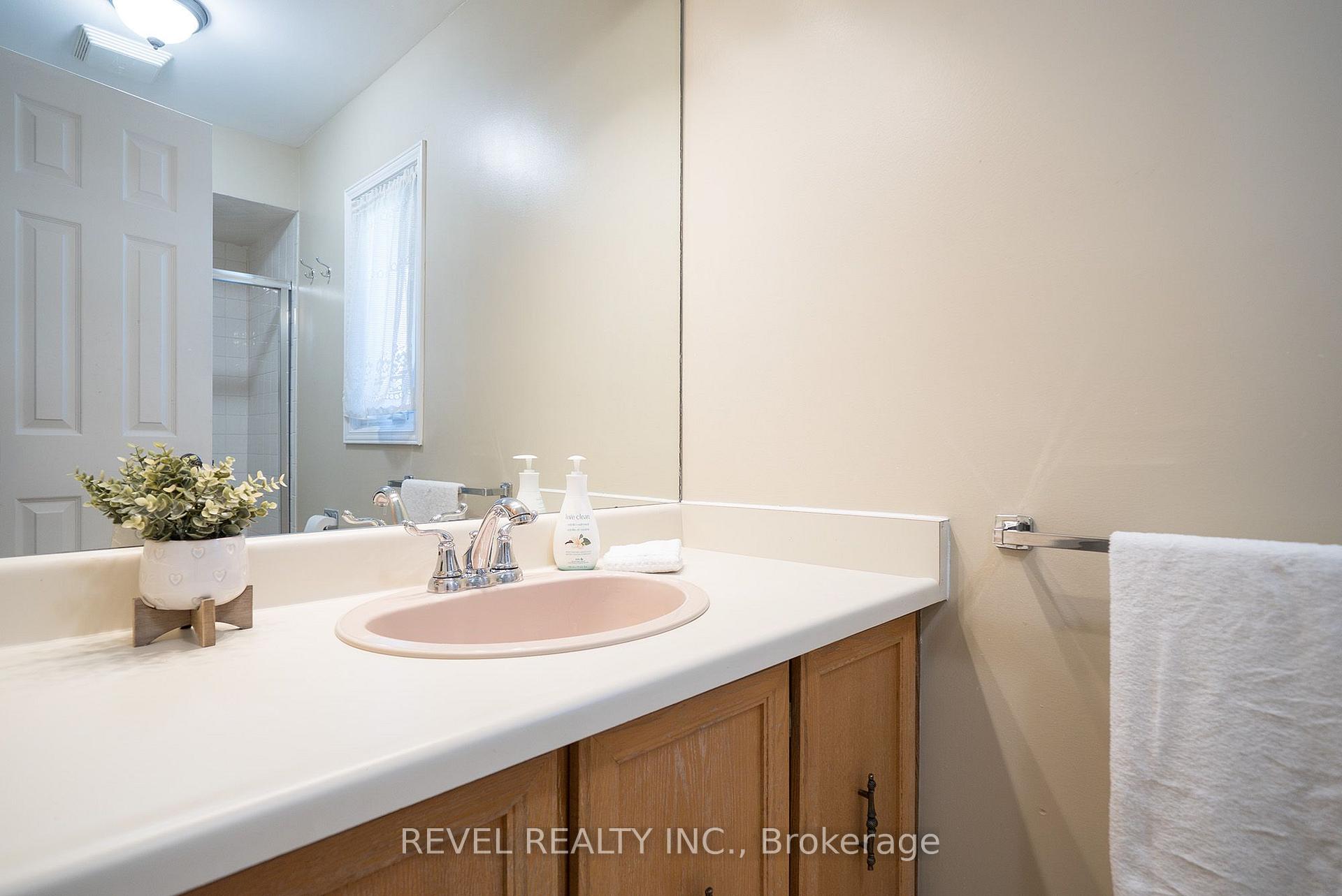 Photo 20 of 54 Dante Crescent, Brantford, Lynden Hills — HOMEH