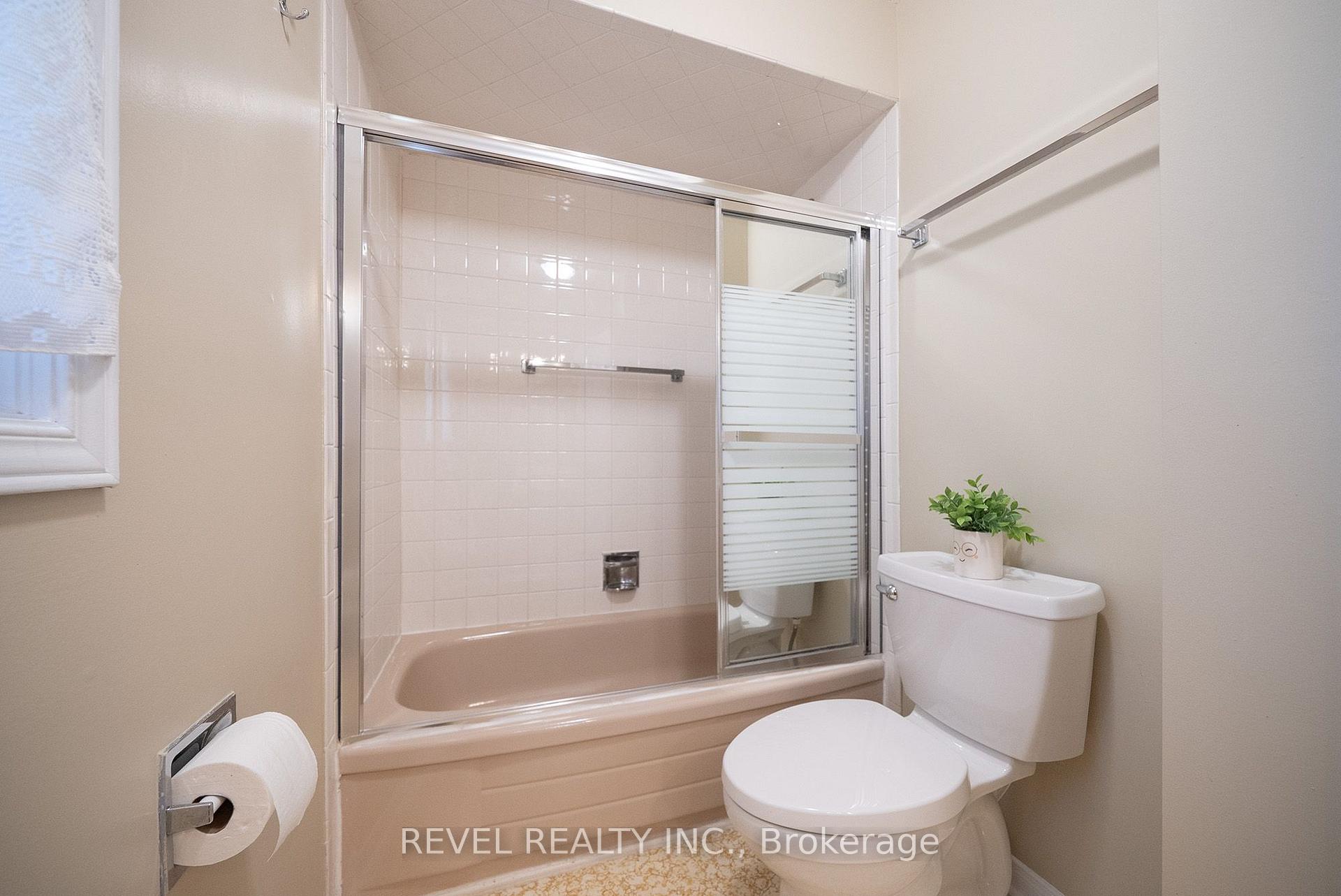 Photo 21 of 54 Dante Crescent, Brantford, Lynden Hills — HOMEH